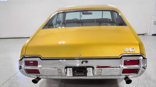 Oldsmobile, Saturn, 1971 Oldsmobile 442 Saturn Gold with 455 V8 and rare package