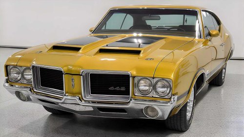 Oldsmobile, Saturn, 1971 Oldsmobile 442 Saturn Gold with 455 V8 and rare package