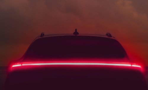 Adiós a los 'coches fantasma': por qué tu próximo automóvil siempre tendrá las luces traseras encendidas