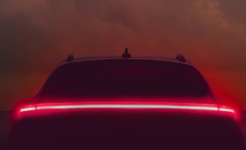 Adiós a los 'coches fantasma': por qué tu próximo automóvil siempre tendrá las luces traseras encendidas