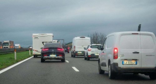 Ya es oficial: la DGT reduce la velocidad máxima a 80 kilómetros por hora para todos los vehículos de esta localidad y restringe los adelantamientos
