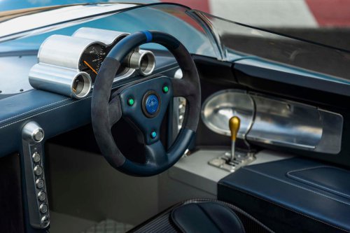 Al volante del Nichols N1A: superdeportivo con traje retro