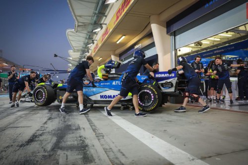 Carlos Sainz, sobre las críticas de Lewis Hamilton y Max Verstappen a la FIA: "Yo confío en la F1 de 2026"
