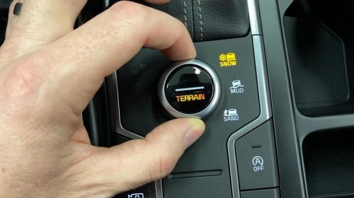 Here's how snow mode changes driving dynamics to keep you out of ditches
