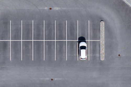 Parado, bebiendo y sin intención de arrancar: el positivo que obligó a la justicia a aclarar si te pueden multar en un coche aparcado