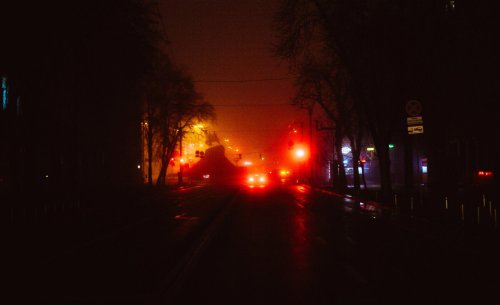 El llamativo color de las farolas que divide a Europa: España se pregunta si debe o puede seguir esta tendencia