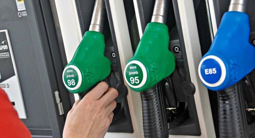 Gasolina 98 en un coche normal: expertos aclaran cuándo merece la pena y en qué casos es tirar el dinero