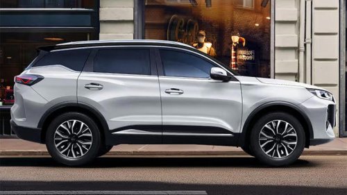 MG, Renault, Ebro inicia la producción del nuevo S700 HEV, el SUV híbrido con el que no contaban MG y Renault