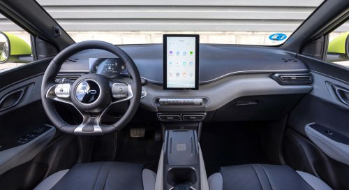 Las curiosas opciones de los coches chinos: desde karaoke a drones integrados en el propio vehículo