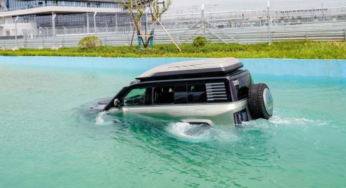 Las curiosas opciones de los coches chinos: desde karaoke a drones integrados en el propio vehículo