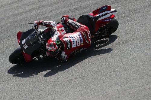 Un experto en MotoGP analiza el cambio de Marc Márquez para ganar a Pecco Bagnaia y Pedro Acosta: "Es otro"