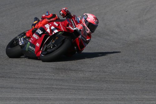 Un experto en MotoGP analiza el cambio de Marc Márquez para ganar a Pecco Bagnaia y Pedro Acosta: "Es otro"