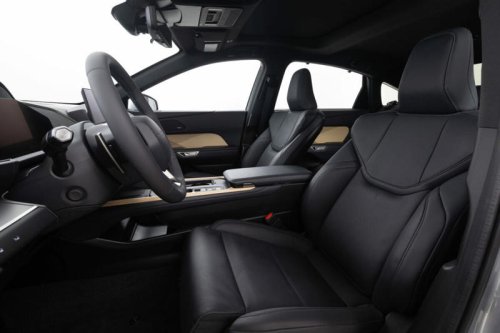 注目の新世代レクサスESのフライング受注がすでに始まっているのか、レクサスディーラーにこっそり訪ねた結果