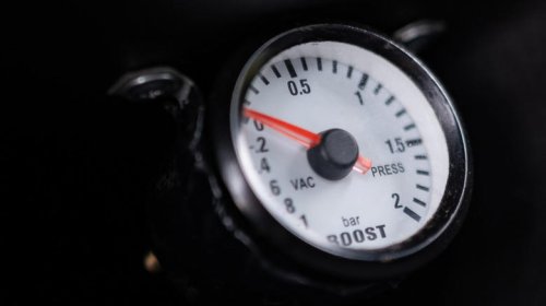 What's the purpose of a carburetor vacuum line?