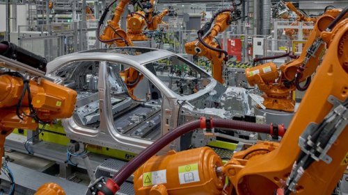 El corazón de la industria del motor en Europa, cerca del paro cardíaco: así está el hogar de Porsche y Mercedes