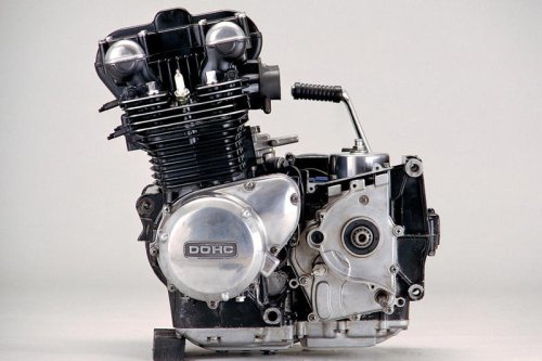 カワサキ「900SUPER4（Z1）」｜世界最速・戦国期に生まれ王座に君臨し続けた究極【KAWASAKI Z大全】