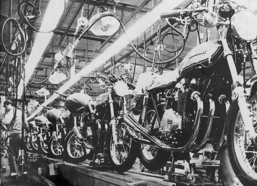 カワサキ「900SUPER4（Z1）」｜世界最速・戦国期に生まれ王座に君臨し続けた究極【KAWASAKI Z大全】