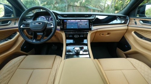 Jeep, Jeep Grand Cherokee, 2026 Jeep Grand Cherokee's 324-hp Hurricane turbo-four is powerful but a bit unrefined