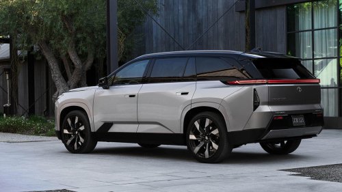 「テスラ、覚悟しろ」トヨタが米国産EV「2027ハイランダー」で正面突破に踏み切った