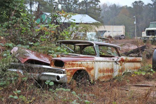 Las joyas del desguace de Collins Auto Salvage en Auburn, Georgia