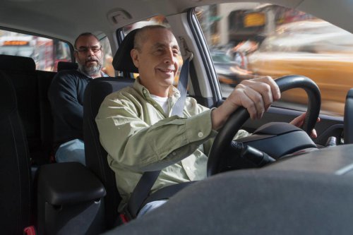 Renovar el carnet de conducir a los 63 años: ¿la DGT lo prorroga hasta los 73 o solo hasta los 65?