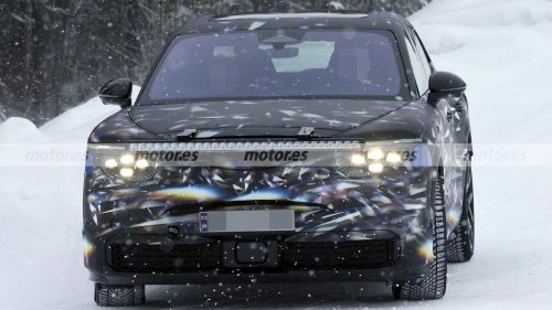 Bentley, El primer SUV compacto eléctrico de Bentley se viene arriba en estas fotos espía sobre nieve