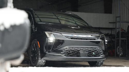 Chrysler, Chrysler shows signs of life: Facelifted Pacifica breaks cover