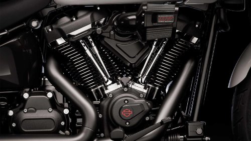 The Harley cruiser that nails comfort, presence, and long-distance confidence