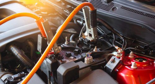 Casi la mitad de los conductores que se quedan tirados en invierno tienen la misma avería en su coche: los servicios de asistencia lo confirman