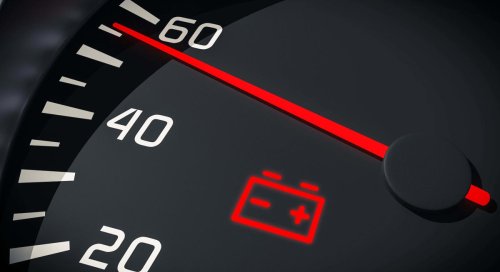 Casi la mitad de los conductores que se quedan tirados en invierno tienen la misma avería en su coche: los servicios de asistencia lo confirman