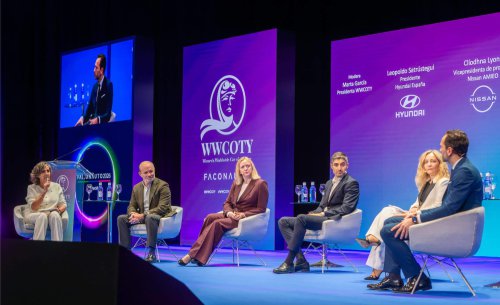 El motor mira al futuro con un mensaje claro: más mujeres, normas estables y una electrificación que ya no admite marcha atrás