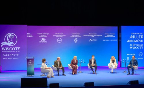 El motor mira al futuro con un mensaje claro: más mujeres, normas estables y una electrificación que ya no admite marcha atrás