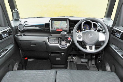 初代ホンダN BOXはそれまでの軽自動車の概念を変えた。広大な荷室空間を実現した傑作だった【10年ひと昔の新車】