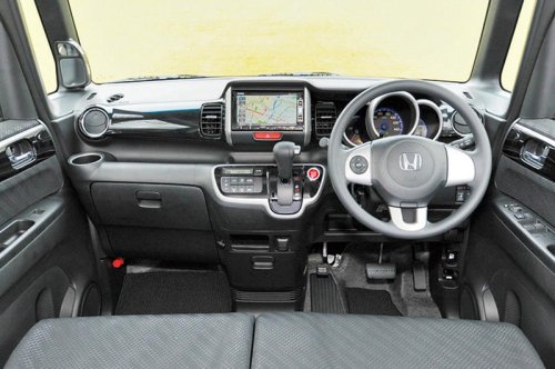 初代ホンダN BOXはそれまでの軽自動車の概念を変えた。広大な荷室空間を実現した傑作だった【10年ひと昔の新車】
