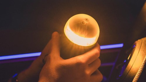 La DGT no tuvo en cuenta un pequeño detalle de la baliza V16 que la puede hacer completamente inútil