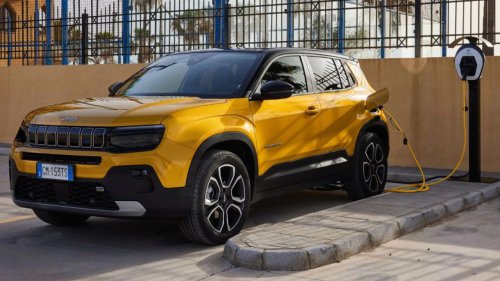 Jeep se suma al adelanto de ayudas en sus eléctricos, pero no hay para todos: Avenger y Compass en cupo reducido