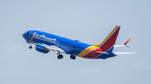 Stop blasting music from your gat-dang phones, American Airlines begs passengers