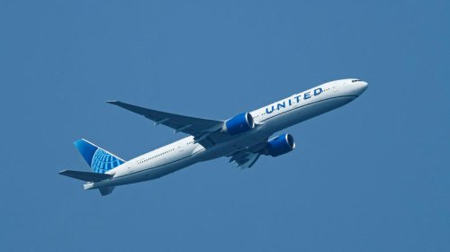 Stop blasting music from your gat-dang phones, American Airlines begs passengers