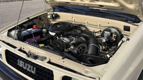 The last carbureted vehicle ever sold in the US: 1994 Isuzu pickup