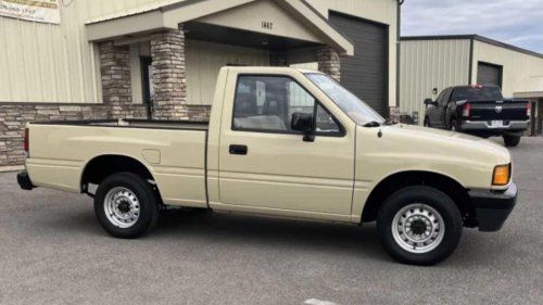 The last carbureted vehicle ever sold in the US: 1994 Isuzu pickup