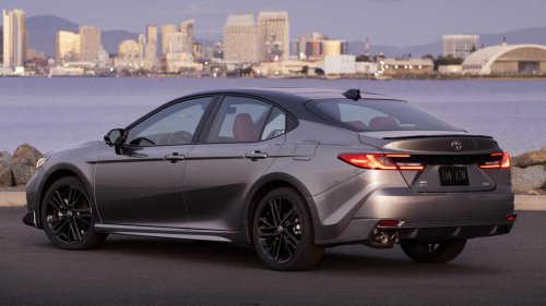 Buyer's advice: A fully-loaded top-spec Toyota Camry vs. the all-new base Lexus ES