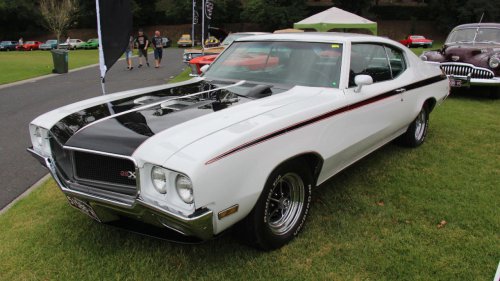 12 classic muscle cars that still turn heads everywhere