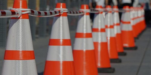 En China los conos de tráfico son otra cosa: se colocan ellos solos en cuestión de segundos!