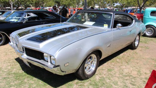 12 classic muscle cars that still turn heads everywhere