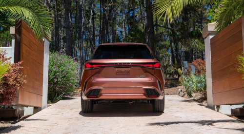 Este coche lo venden en España y arrasa en X: limpia sus faros automáticamente y el maletero tiene un sensor que te puede salvar la vida