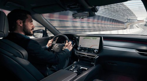 Este coche lo venden en España y arrasa en X: limpia sus faros automáticamente y el maletero tiene un sensor que te puede salvar la vida