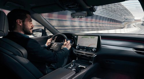 Este coche lo venden en España y arrasa en X: limpia sus faros automáticamente y el maletero tiene un sensor que te puede salvar la vida