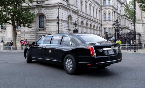 Un búnker móvil de nueve toneladas: así es 'La Bestia', el Cadillac blindado que desafía los misiles en plena tensión con Irán