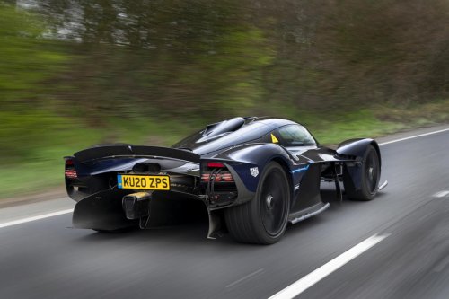 Aston Martin, El día que un pub inglés vio nacer al Aston Martin que no le da dolor de cabeza a Newey: cervezas, salchichas y un Fórmula 1 de calle