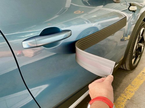 En esta comunidad vive un hijo de...: el cartel con un furioso mensaje que se ha viralizado porque le hicieron esto en su coche